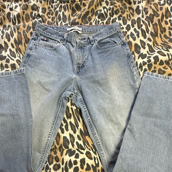 Women's Tommy Hilfiger Classic Fit Jeans - Picture 12 of 12